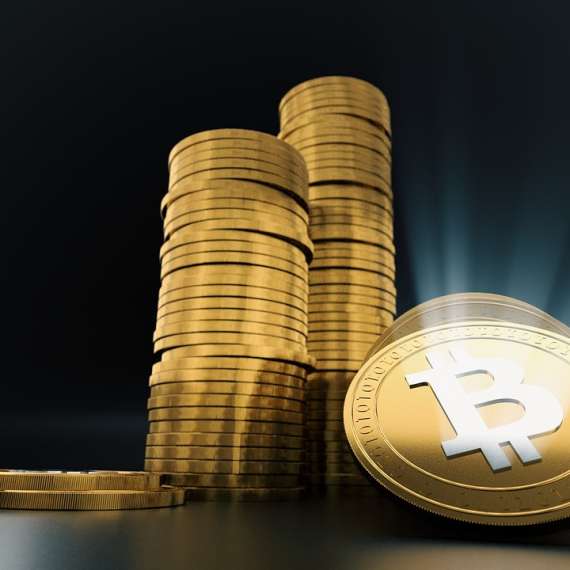 Bitcoin tra oro e valute fiat: Il futuro delle riserve finanziarie globali